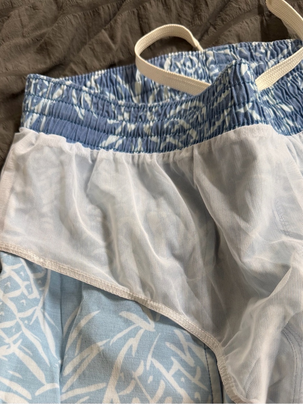 Chubbies Men's Classic 5.5" Swim Trunks in Blue Pineapple Print, Small - Picture 11 of 12